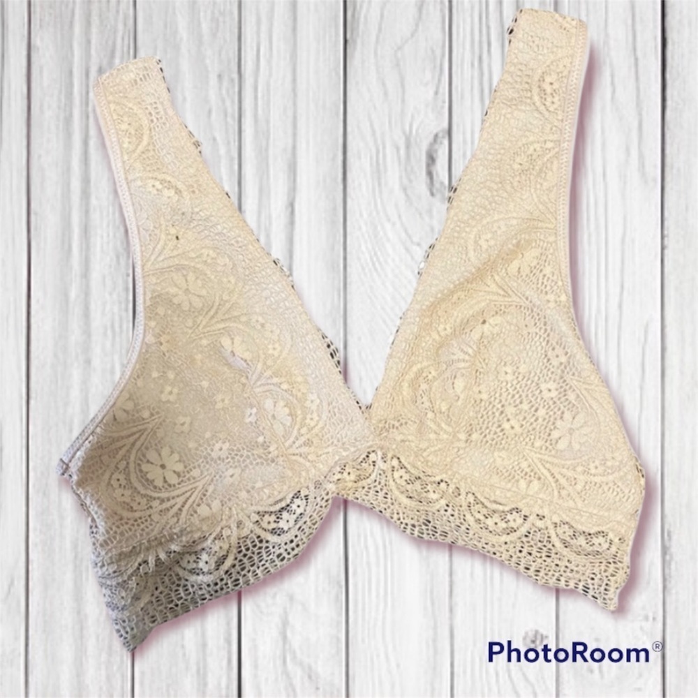 NWOT Nude Lace Bralette